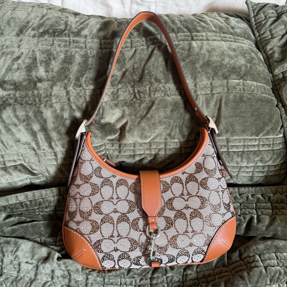 Coach | Hamptons Hobo Bag In Crystal Signature Jacquard | Limited Edition